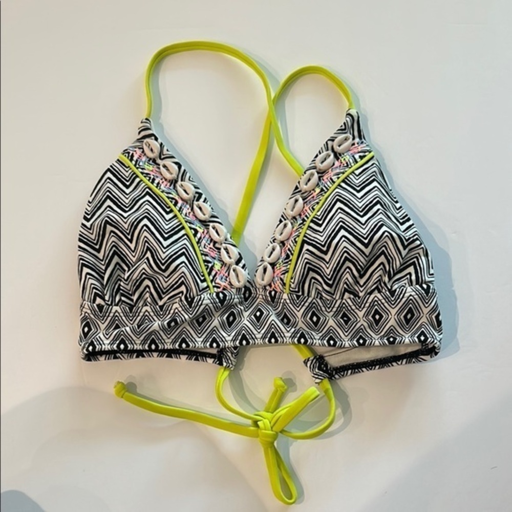 Xhilaration sea shell bikini swim top size small NWOT